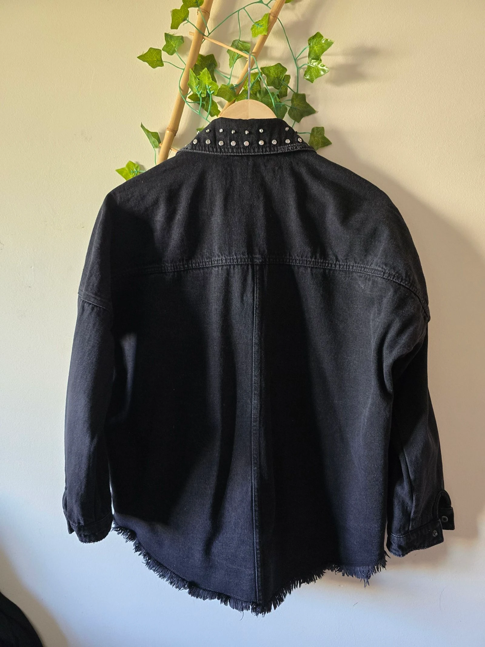 Jaqueta jeans preta oversized com detalhes brilhantes de Zara/tamanho S - estado perfeito. – photo 2